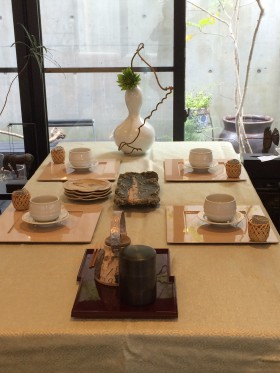 ほうじ茶とおはぎのお茶の時間 (1)