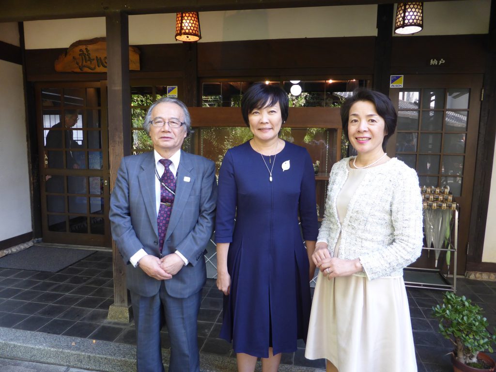 %e6%98%ad%e6%81%b5%e5%a4%ab%e4%ba%ba%e3%81%a8%e6%9d%be%e5%b4%8e%e3%81%95%e3%82%93%e3%80%80%e5%b0%8f