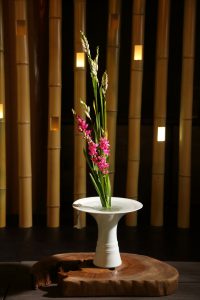 砥部焼　白磁　猿　TOBEYAKI　white　porcelain