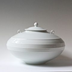 01-003 線文輪耳蓋付壷