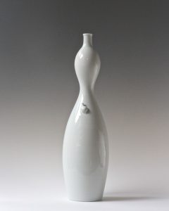 砥部焼 白潟八洲彦 白磁 カタツムリ TOBEYAKI white porclelain