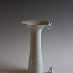 01-010 白磁遊猿広口花入 (高)