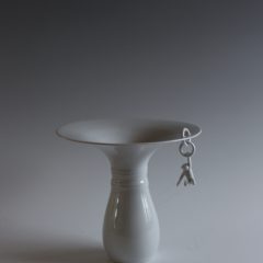 01-012 白磁遊猿広口花入 (小) １