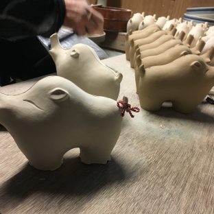 八瑞窯の干支作り