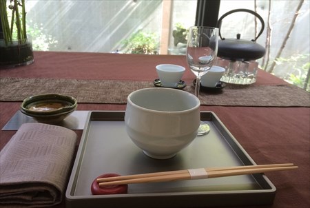 砥部焼　白潟八洲彦　白磁　湯呑　TOBEYAKI　　white　porcelain