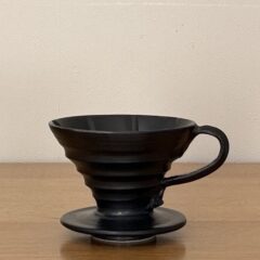 コーヒーのプロフェッショナルも認めた、砥部焼・遠藤窯のドリッパー